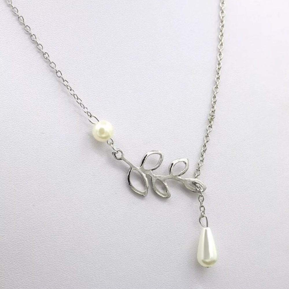 Chic Necklace - Picture 5 of 7